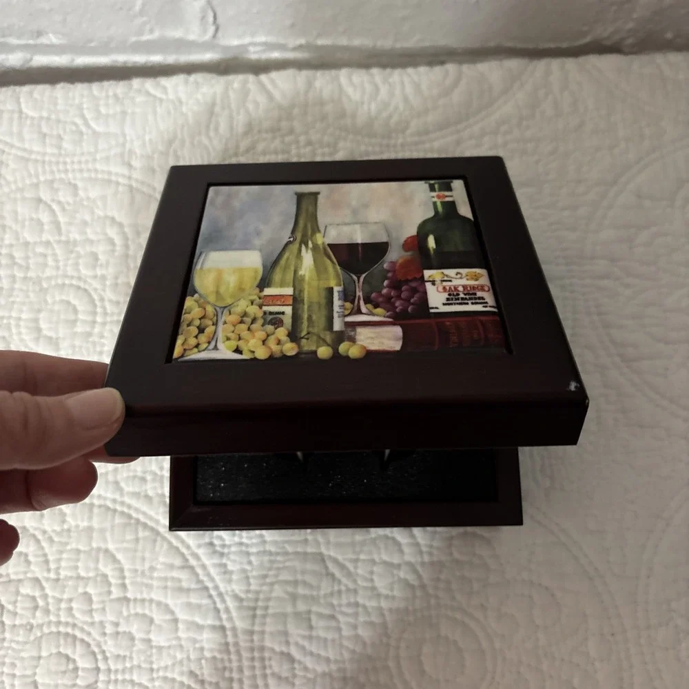 Wine Stopper Set With Two Wine Stopper  In A‎ Decorative Artistic  Box. Open Box